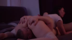 Amateur Facesitting – Brunette MILF Gets Intense Facesitting Orgasm from Pussy Licking Session